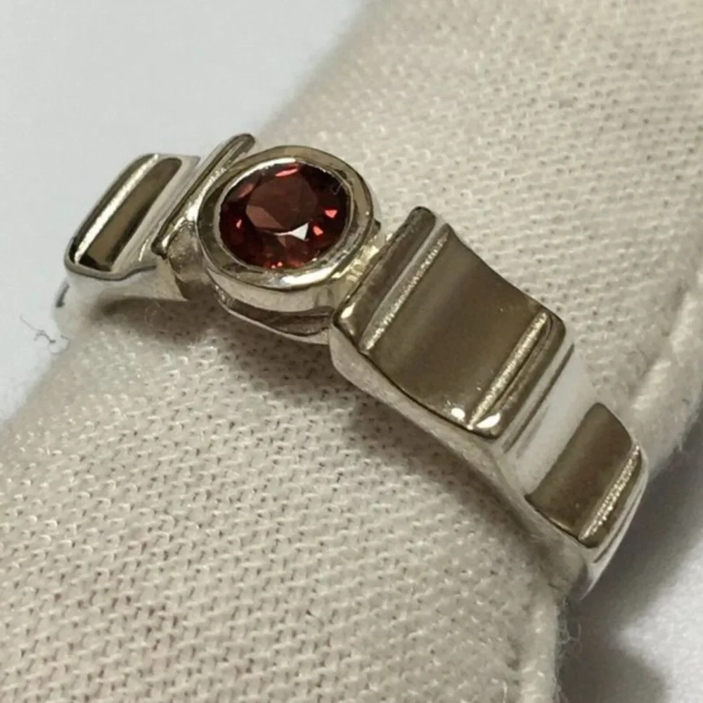 Garnet Ring Size 8.25 Sterling Silver 925 Scalloped Band Red January Birthstone